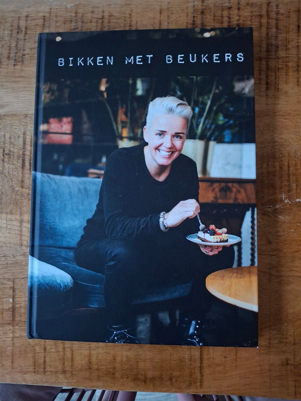 Bikken met Beukers - Kookboek, Beukers, Ophalen of Verzenden, Overige gebieden, Hoofdgerechten
