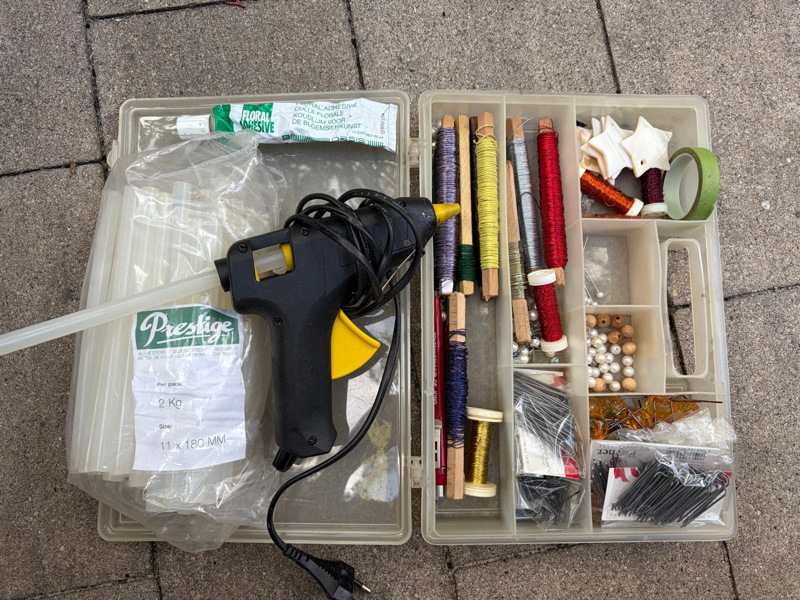 Uitgebreide set bloemstukken krans tools met lijmpistool, Hobby en Vrije tijd, Gebruikt, Gereedschap of Toebehoren, Meerkleurig
