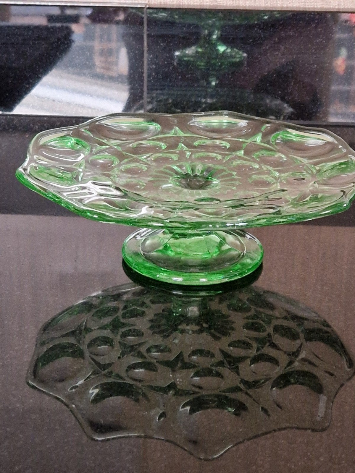 Vintage Schaaltje op voetje geperst groen glas, Ophalen of Verzenden