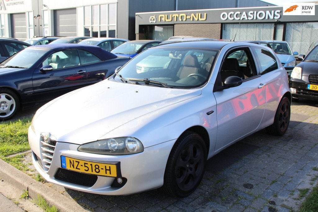 Alfa Romeo 147 1.6 T.Spark Veloce Progression APK mei 2027!, Auto's, Alfa Romeo, Voorwielaandrijving, Stof, Gebruikt, Zwart
