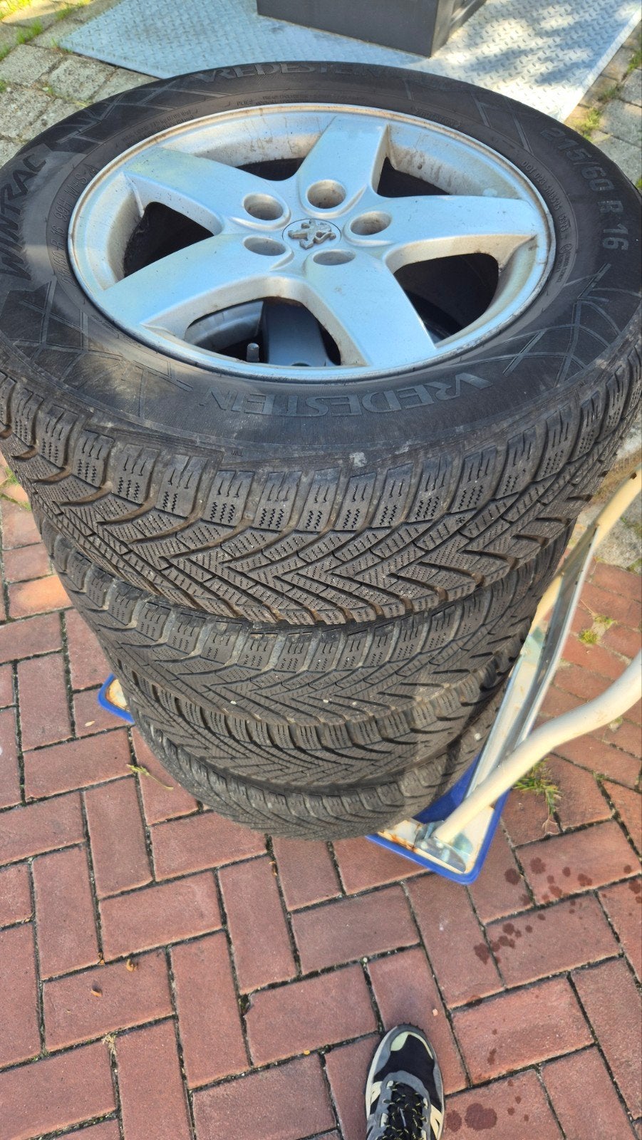 Winterbanden met velgen 215/60 R16, Auto-onderdelen, 16 inch, Banden en Velgen, Personenwagen, Gebruikt