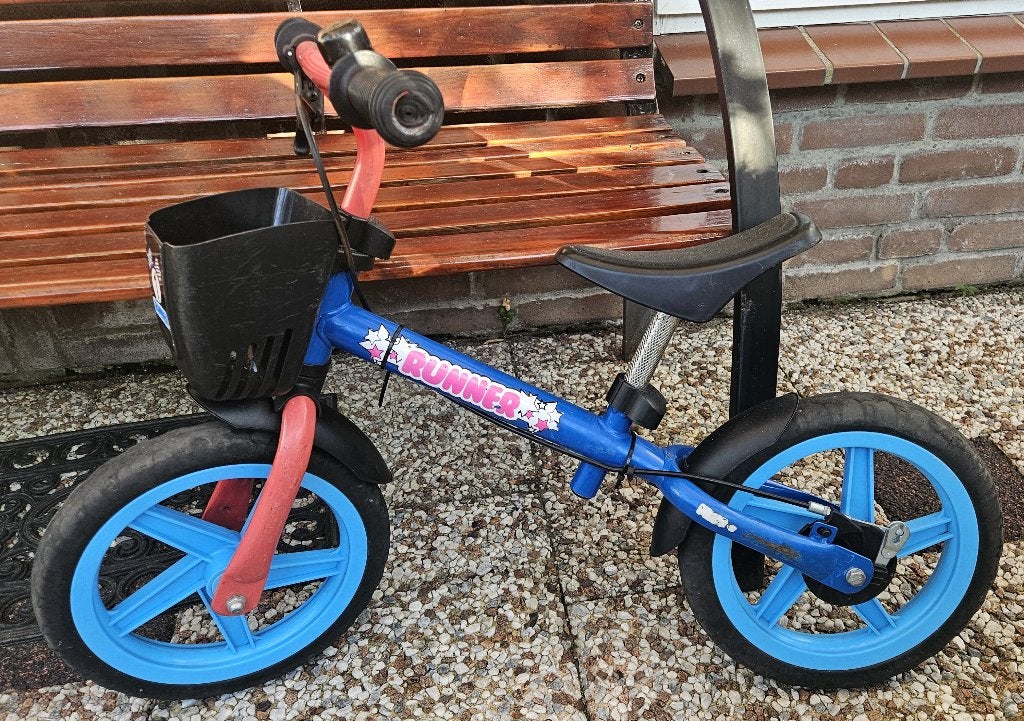Runner loopfiets blauw met rood en mandje, Ophalen of Verzenden, Gebruikt, Loopfiets