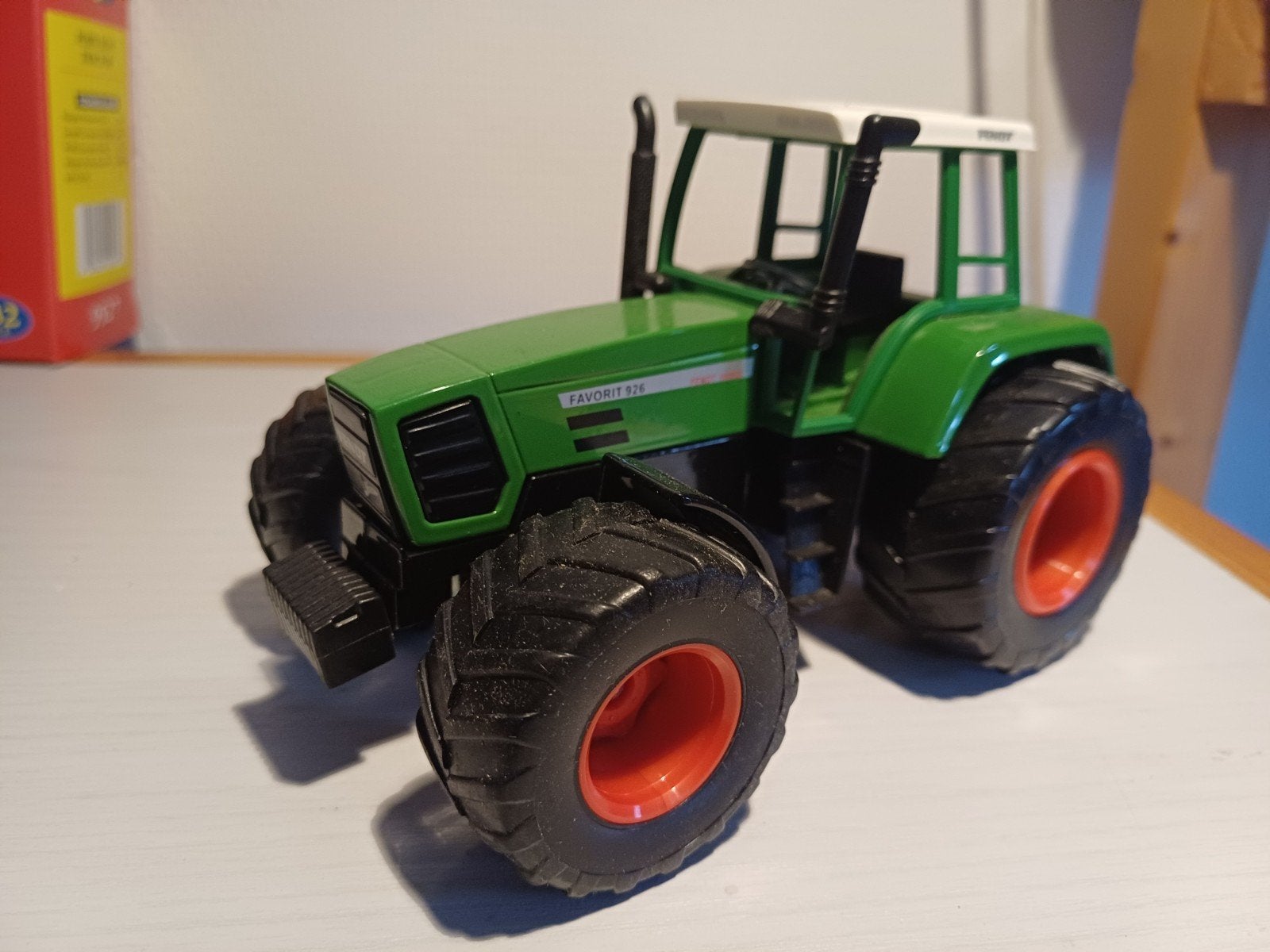 Britains Siku Fendt 926 met brede banden, Ophalen of Verzenden, Zo goed als nieuw, Tractor of Landbouw, Britains