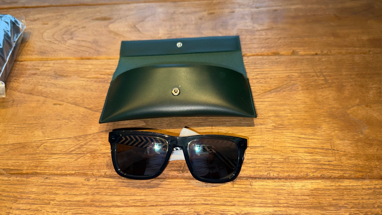 Lacoste zonnebril met etui - nieuw, Overige merken, Zonnebril, Blauw, Nieuw
