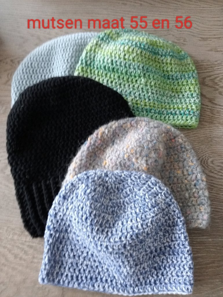 Gehaakte mutsen in verschillende maten en kleuren, Ophalen of Verzenden, Nieuw, Maat 42/44 (L), Muts