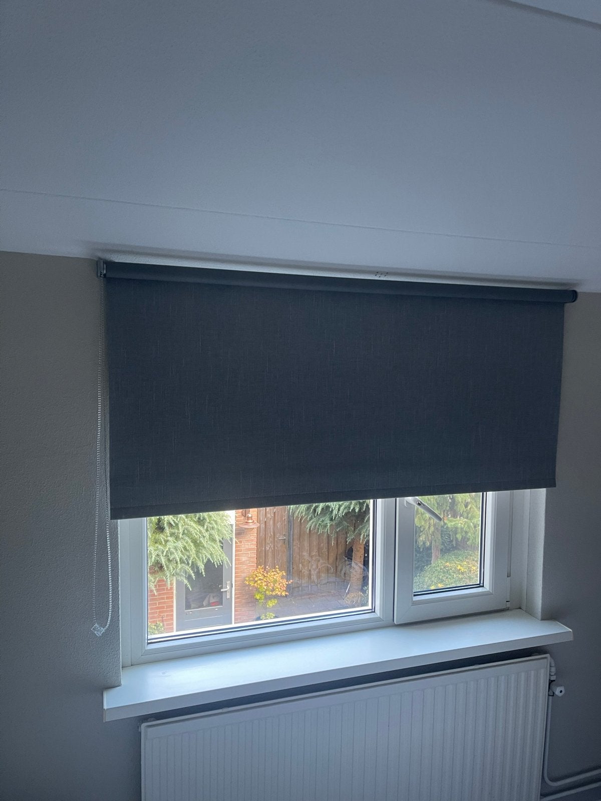 Rolgordijn grijs 150x190 verduisterend izgst, Huis en Inrichting, Verduisterend, Ophalen of Verzenden, Zo goed als nieuw, Rolgordijn