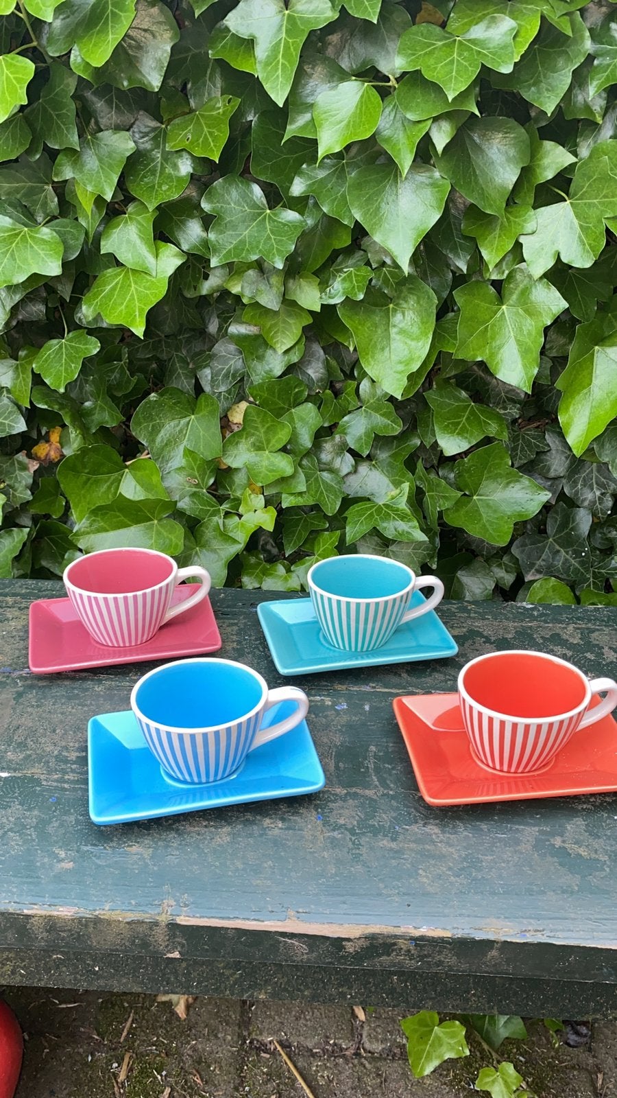 Set van 4 espresso kop en schotels Yves Rocher, Ophalen, Zo goed als nieuw, Porselein, Kop en/of schotel