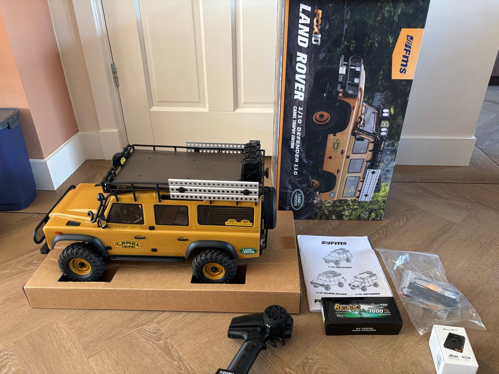 FMS FCX10 1/10 Land Rover Defender 110 Camel Trophy RTR RC, Hobby en Vrije tijd, Modelbouw | Radiografisch | Auto's, Auto offroad