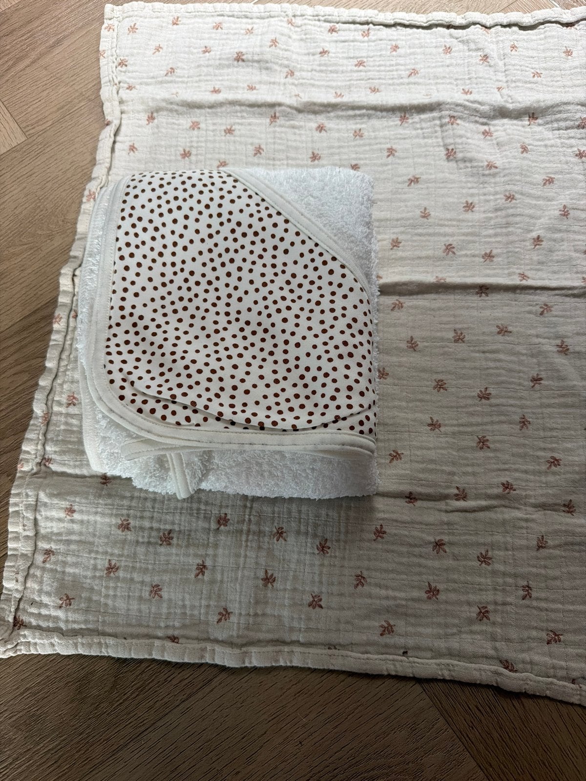 Grote badcape voor baby's - Wit met stippen, Ophalen of Verzenden, Zo goed als nieuw, Overige typen, Overige merken