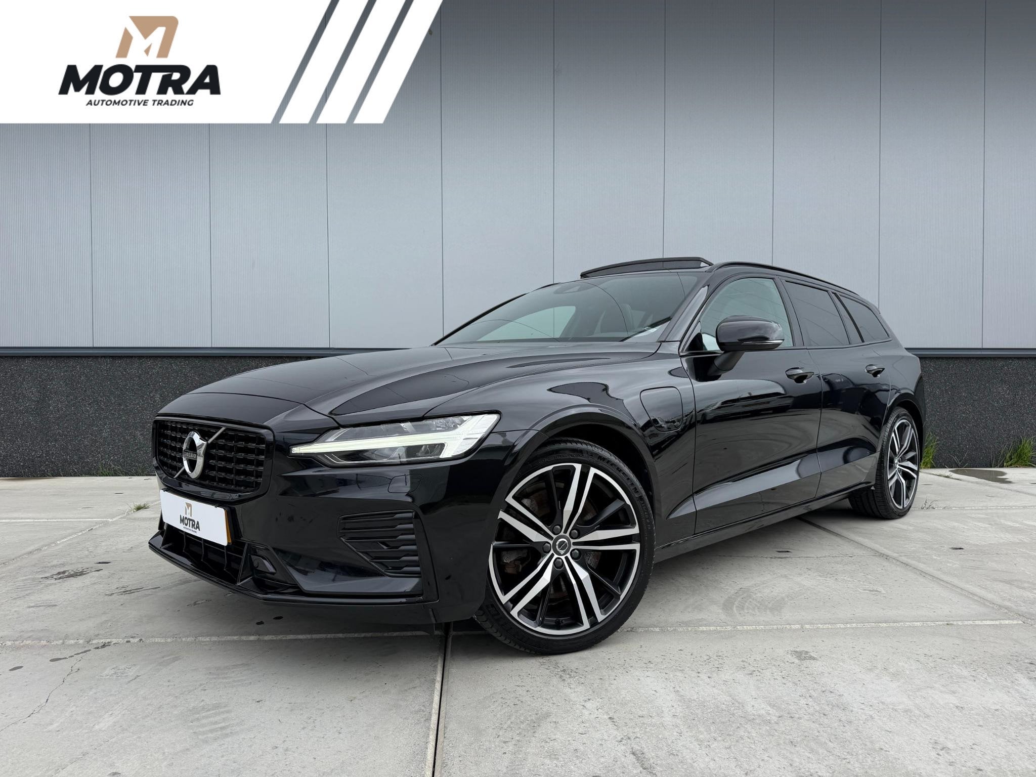Volvo V60 2.0 T6 Recharge AWD R-Design Long Range | SOH 99%, Automaat, Stof, Gebruikt, Euro 6