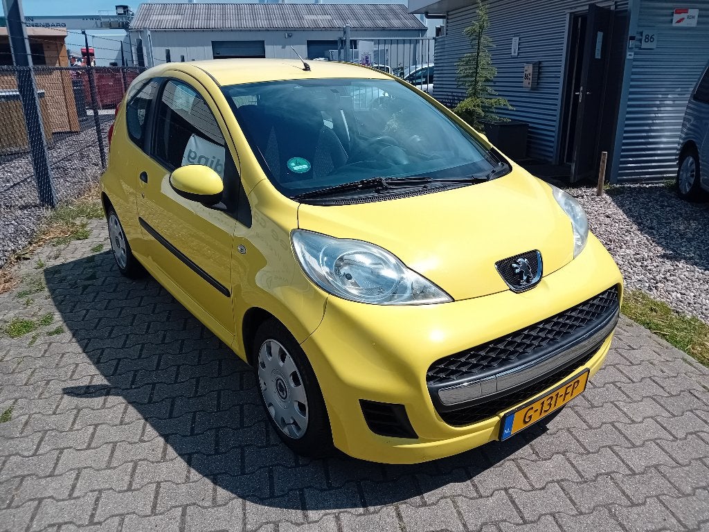 Peugeot 107 1.0 12V 3DR 2010 Geel 137 DKM!! APK 07-01-2027!!, Auto's, Voorwielaandrijving, Stof, 4 stoelen, 68 pk