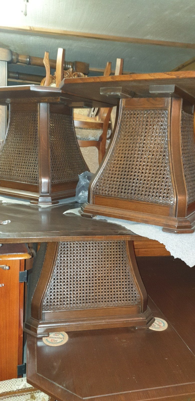 MAGAZIJN LEEGVERKOOP: Tafels en Meubelen, Ophalen