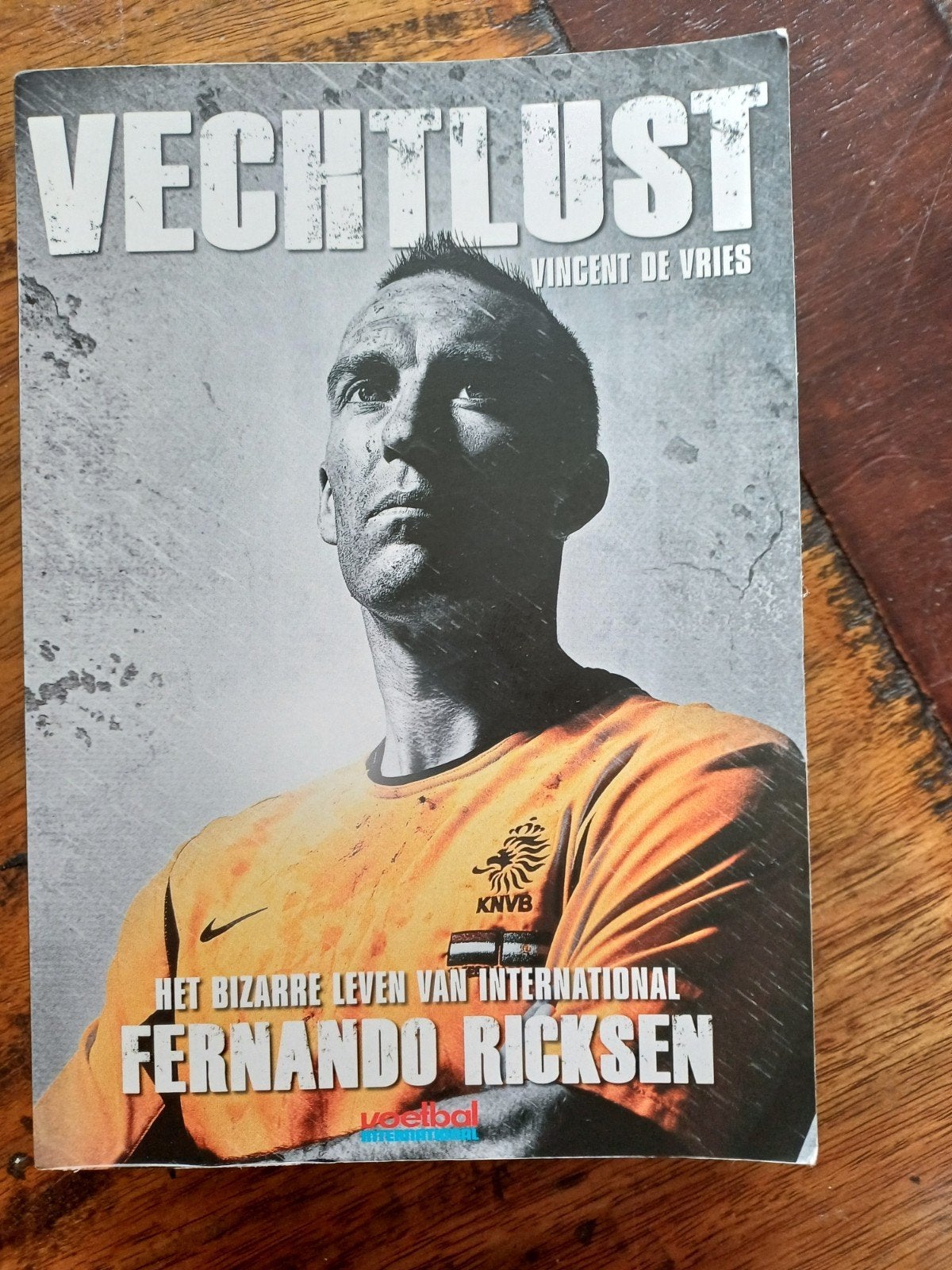 Vechtlust: Het bizarre leven van Fernando Ricksen, Boeken, Ophalen of Verzenden, Gelezen, Vincent de Vries, Sport