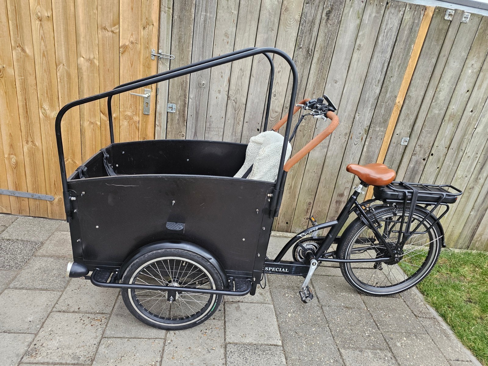 Elektriche bakfiets troy special met Huif, 4 kinderen of meer, Zo goed als nieuw, Huif, Trommelrem