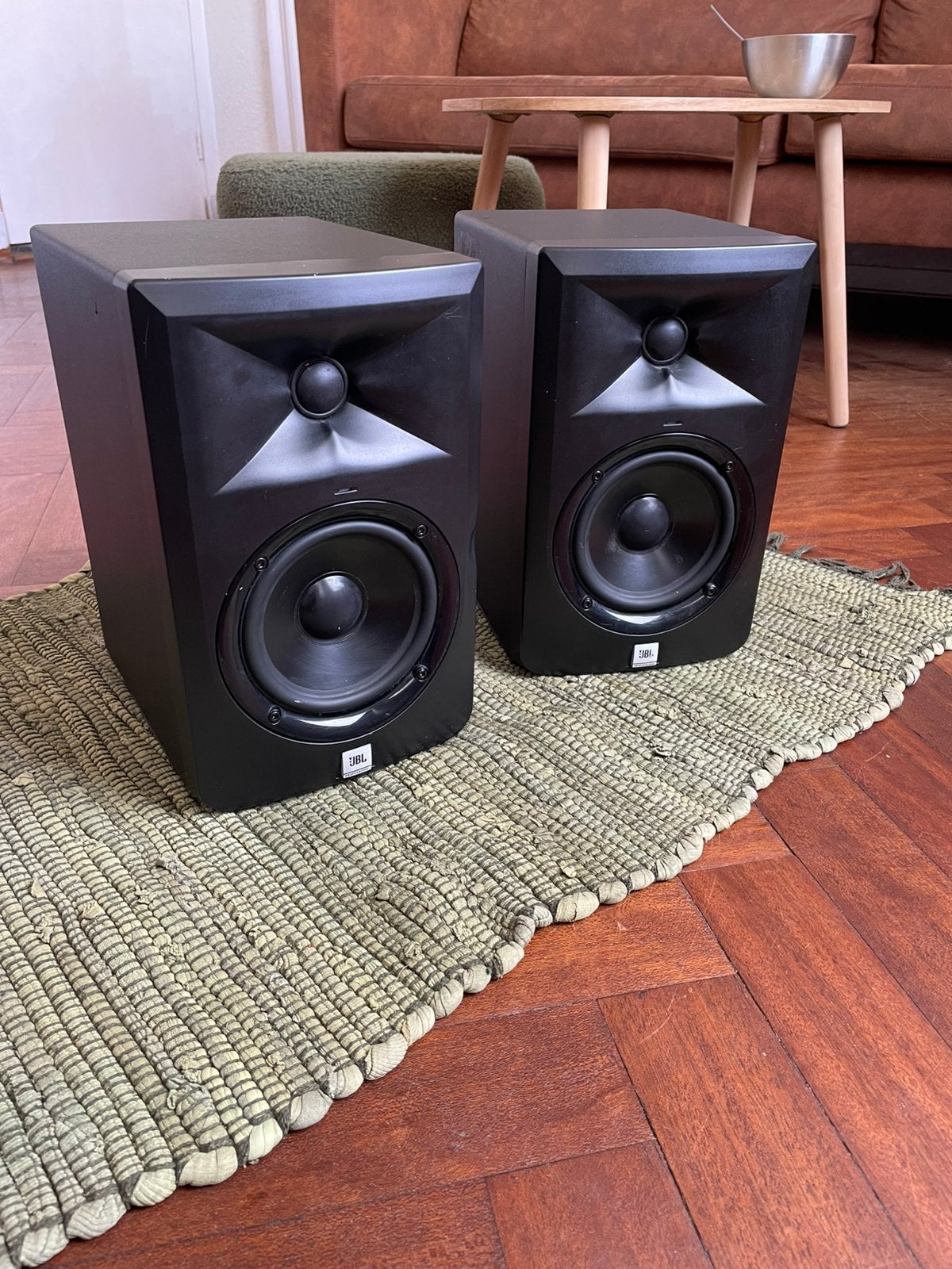 JBL LSR-305 Bi amplified studio monitors, Audio, Tv en Foto, Luidsprekers, JBL, Ophalen of Verzenden, Zo goed als nieuw, 120 watt of meer