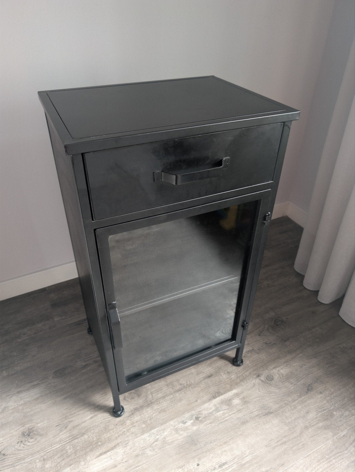 Zwart metalen kastje met lade en glazen deur, Ophalen, Gebruikt, Met deur(en), Glas