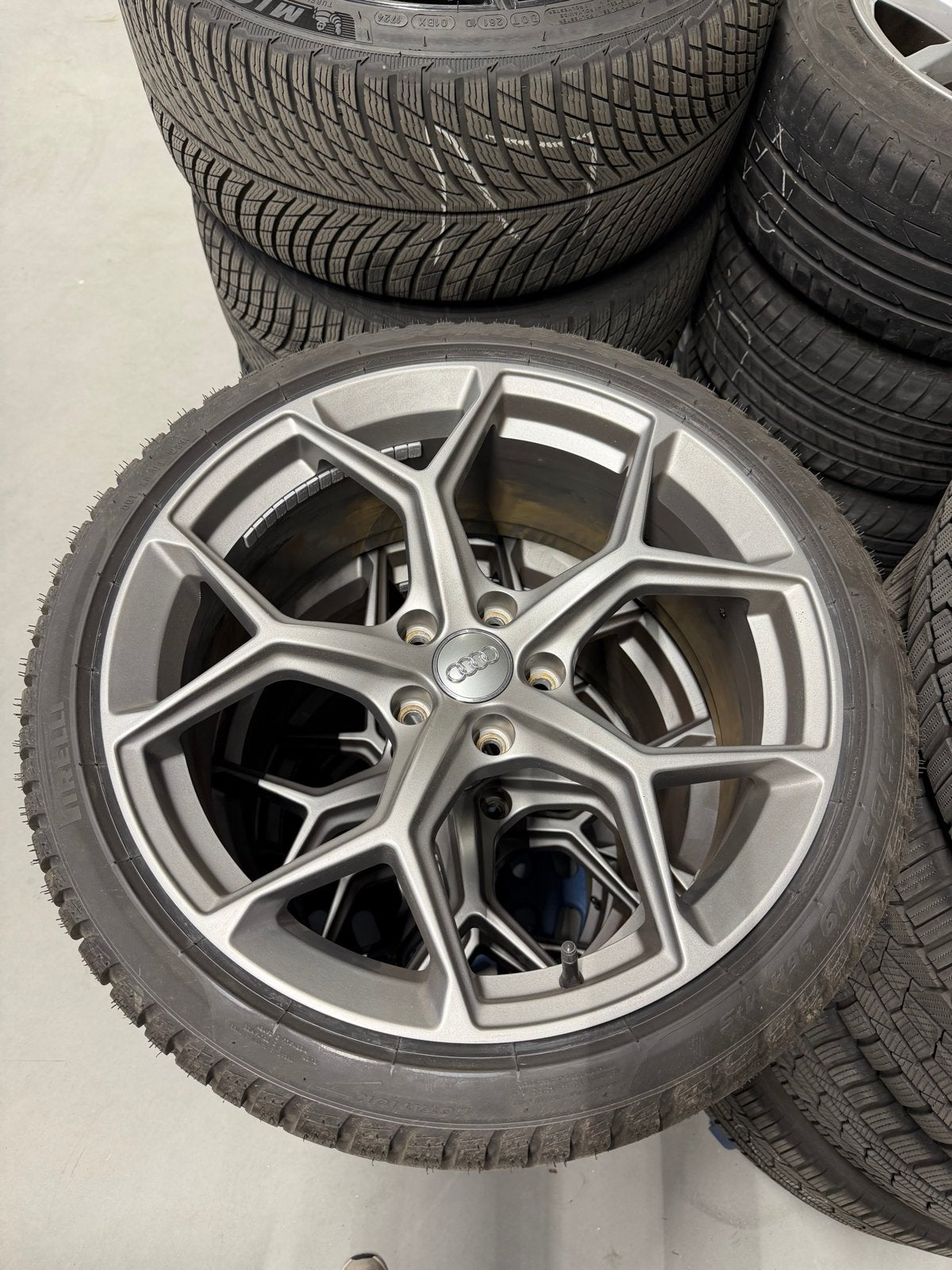 Audi RS4 B7 Velgenset + Winterbanden, Auto-onderdelen, 19 inch, Gebruikt, 255 mm, Banden en Velgen