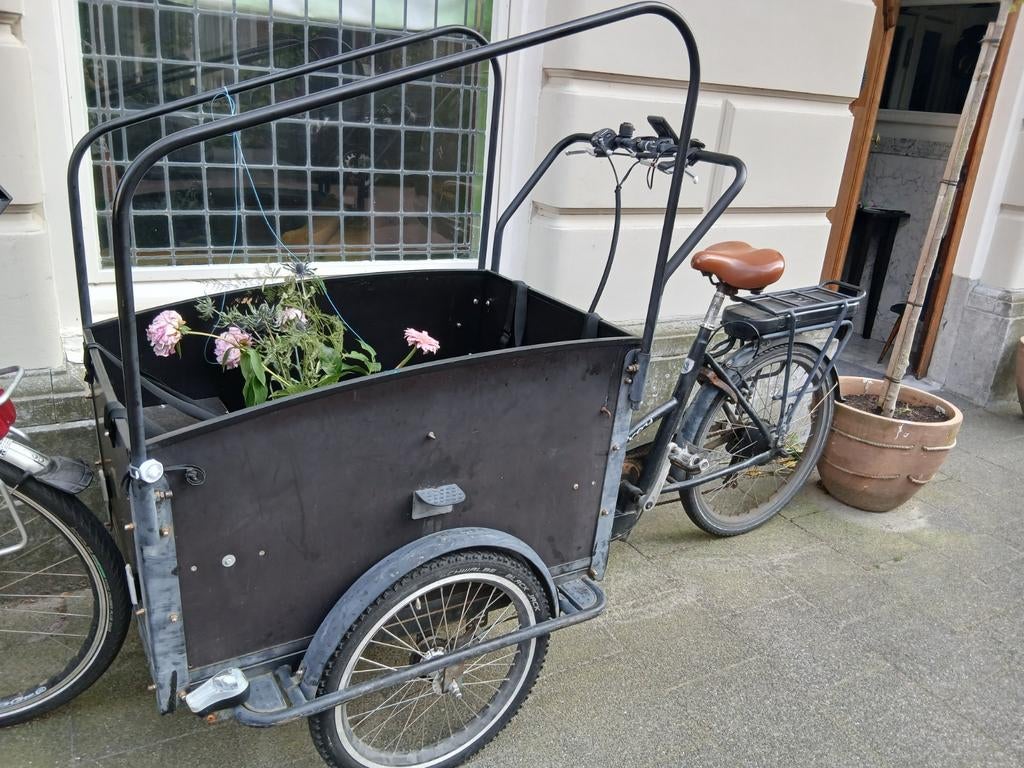 Troy bakfiets (met motorstoring), Fietsen en Brommers, Fietsen | Bakfietsen, 4 kinderen of meer, Gebruikt, Huif, Ophalen