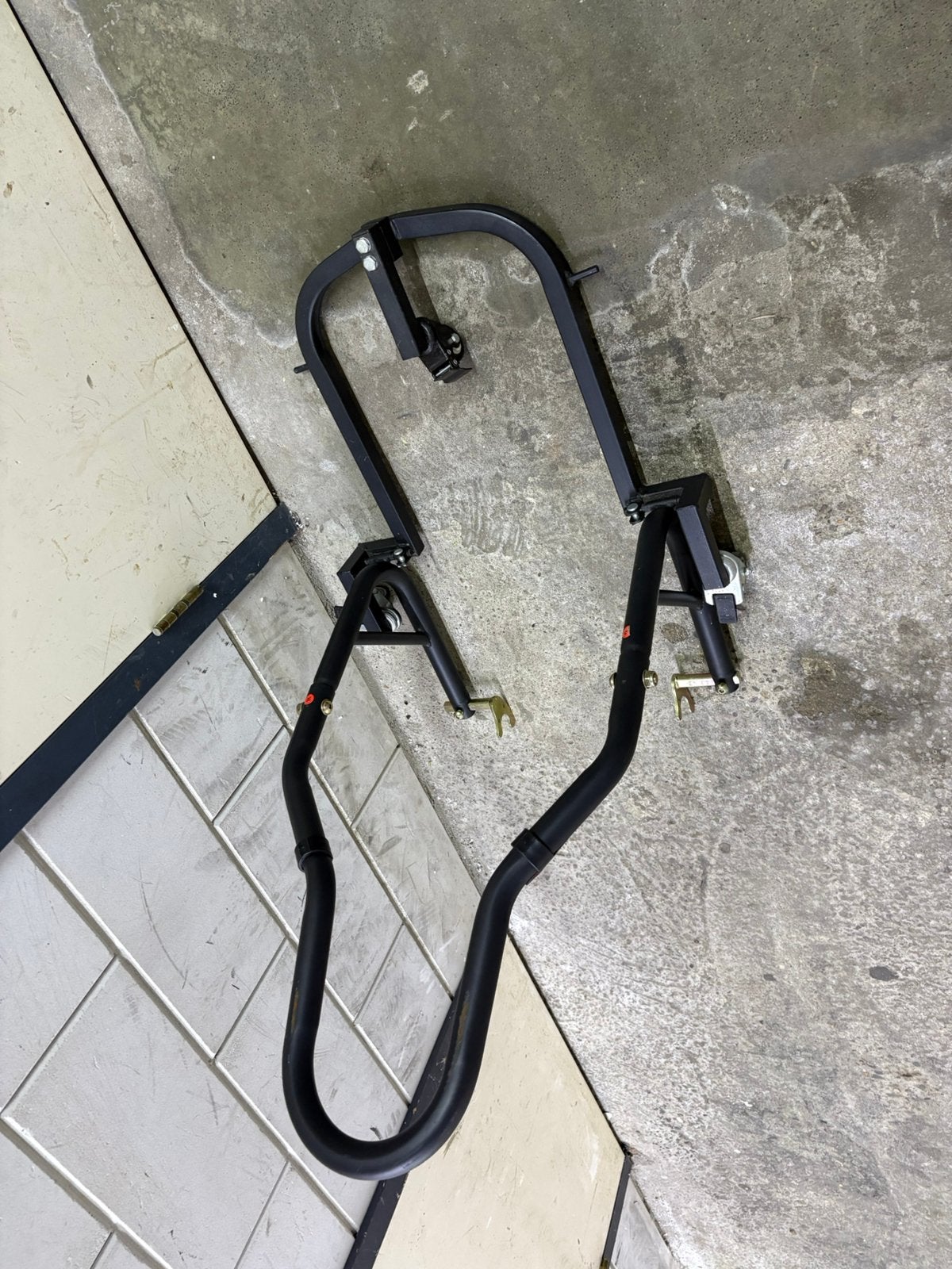 Paddock stand, Motoren, Ophalen