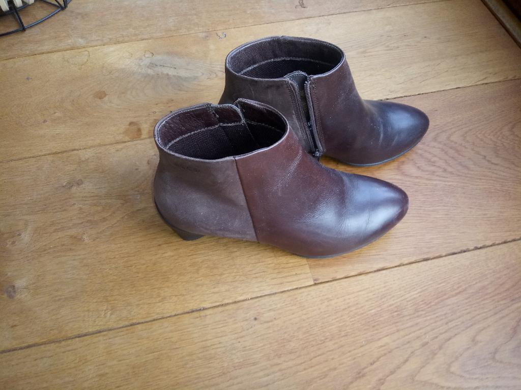 bruine enkel laarsjes mt 35, Ophalen, Ecco, Schoenen met lage hakken, Bruin