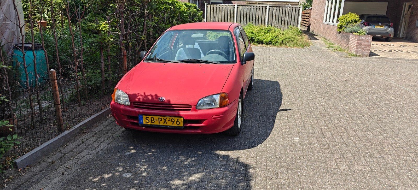 Toyota Starlet 1.3 16V 1997 Rood, Auto's, Toyota, 4 cilinders, Starlet, 400 kg, Origineel Nederlands