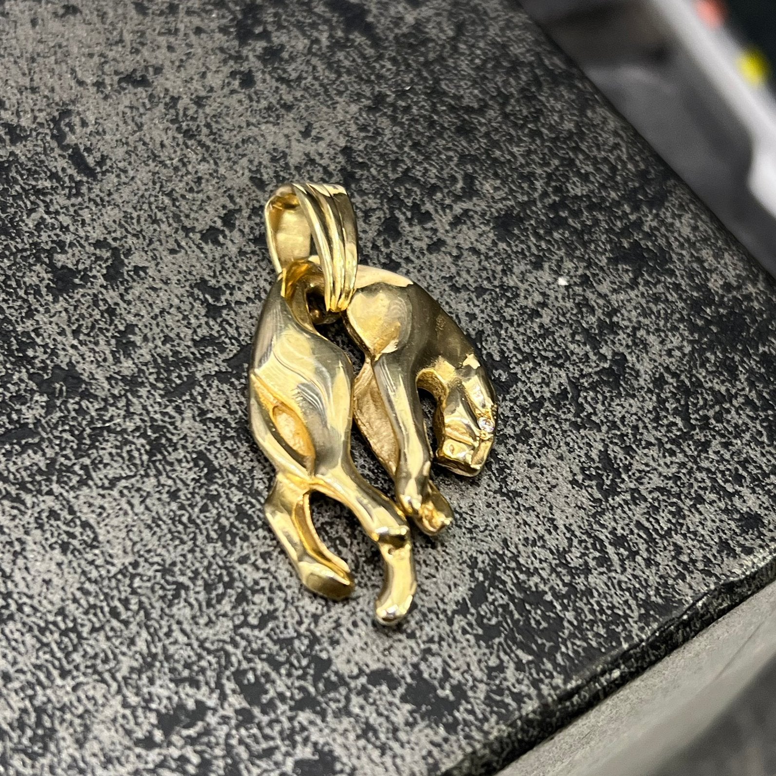 14 karaat gouden panter hanger massief goud, Ophalen of Verzenden, Zo goed als nieuw, Goud, Kruis of Symbool