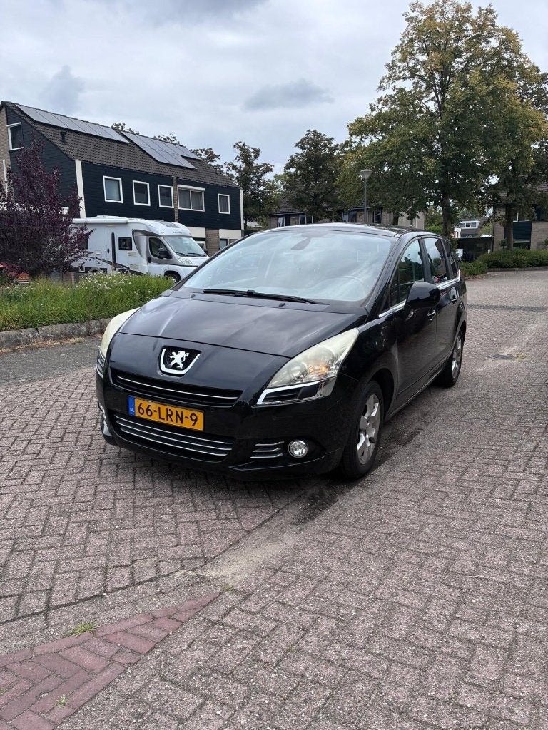 Peugeot 5008, 7 persoons uit 2010, Voorwielaandrijving, Stof, Zwart, 4 cilinders