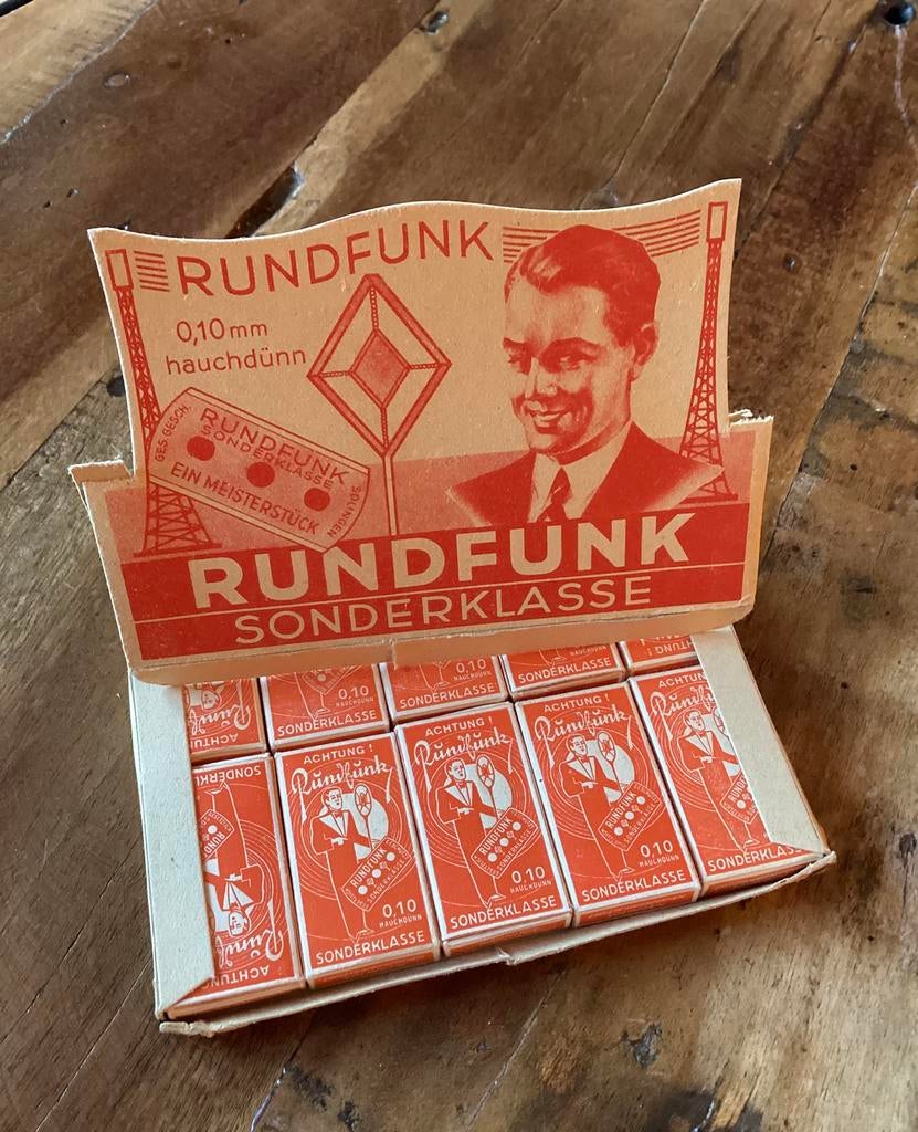 een doosje antieke 'Rundfunk' scheermesjes, Ophalen of Verzenden, Winkel, Super of Benzinepomp, Zegels, Bonnen of Punten