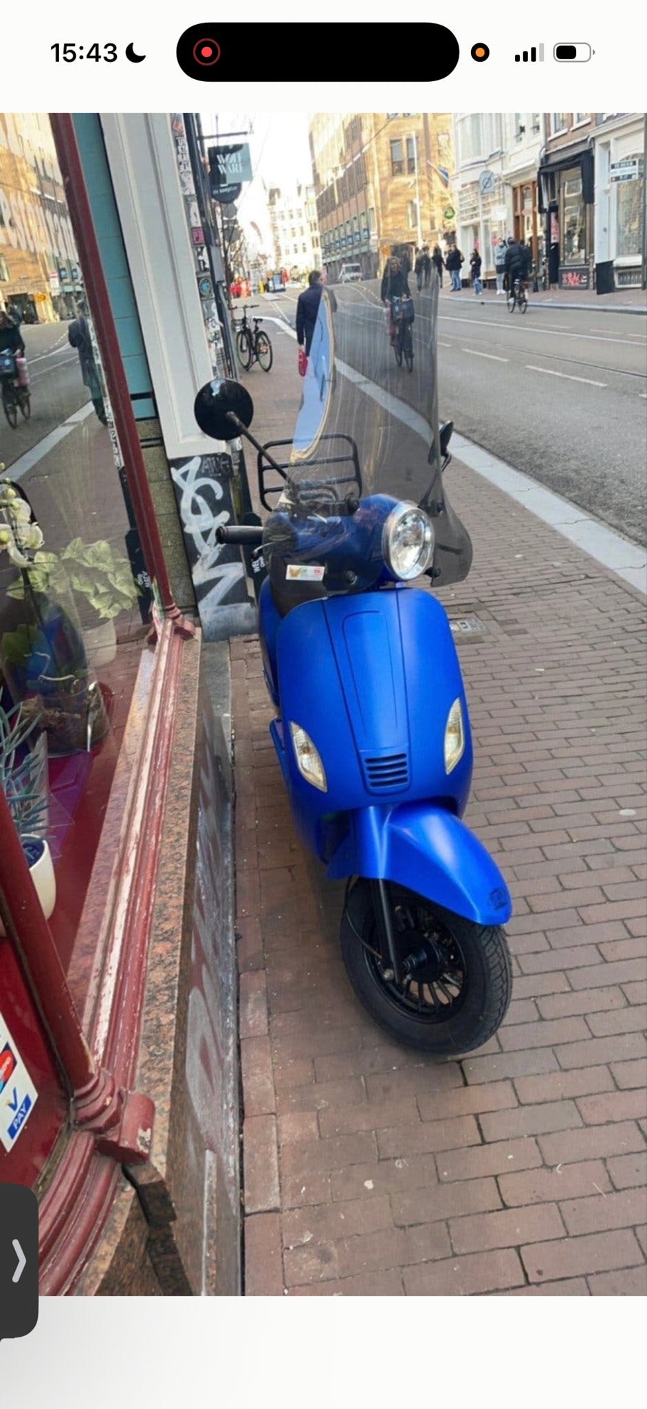 Blauwe AGM VX50 snorscooter met windscherm en bagagedrager, Fietsen en Brommers, Ophalen of Verzenden, Gebruikt, Maximaal 25 km/u