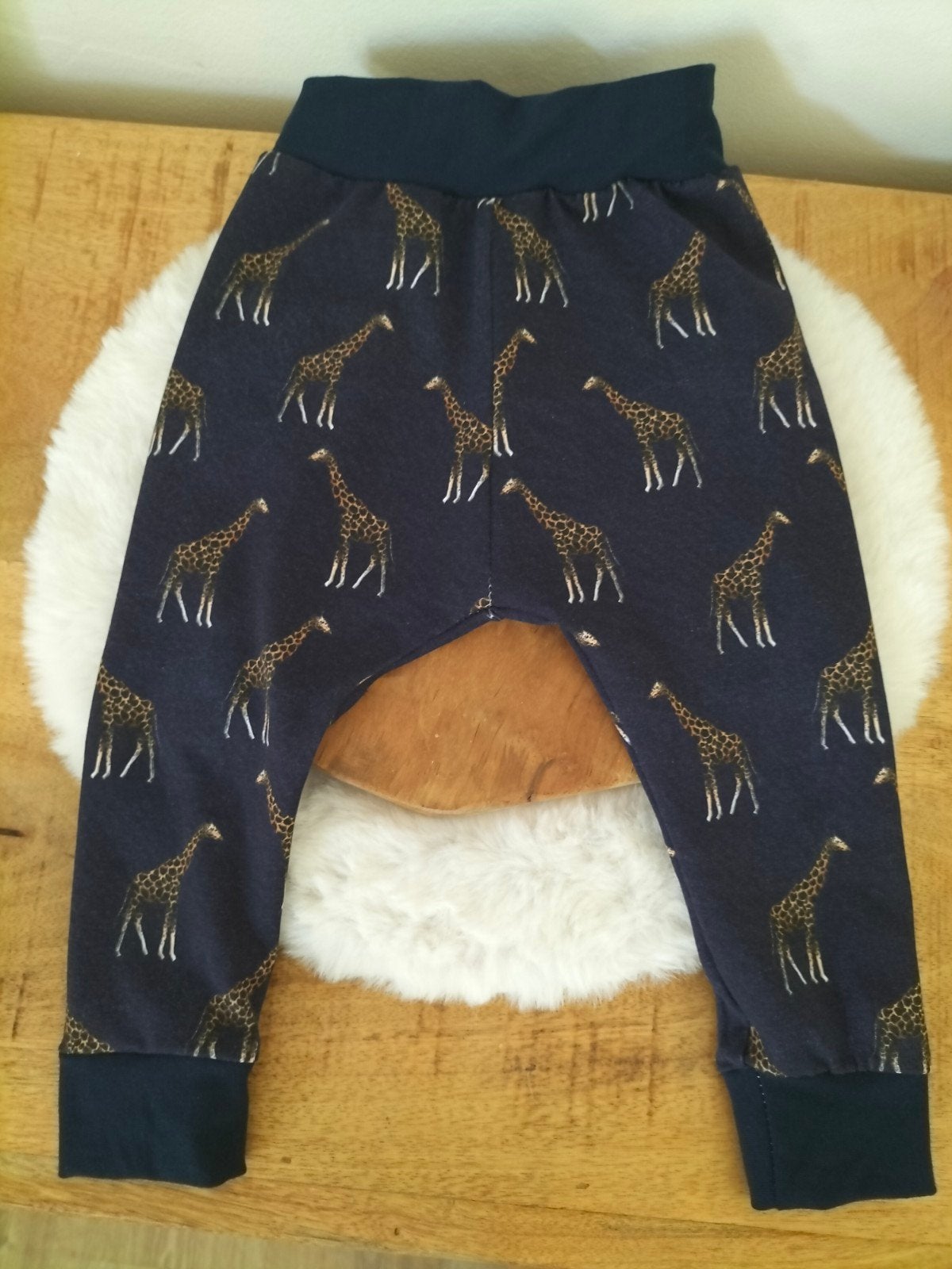 Nieuw Handgemaakt • Broekje 80/86 Giraf, Kinderen en Baby's, Broekje, Jongetje of Meisje, Nieuw, Ophalen of Verzenden