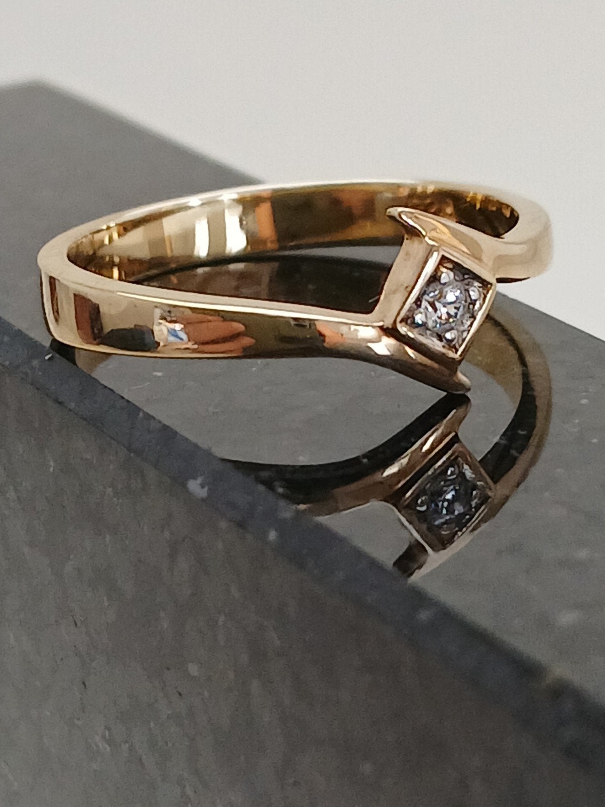 Vergulde Zilveren Ring met Zirconia Steentje - Ringmaat 17.4, Met kristal, Gebruikt, Ophalen of Verzenden, 17 tot 18