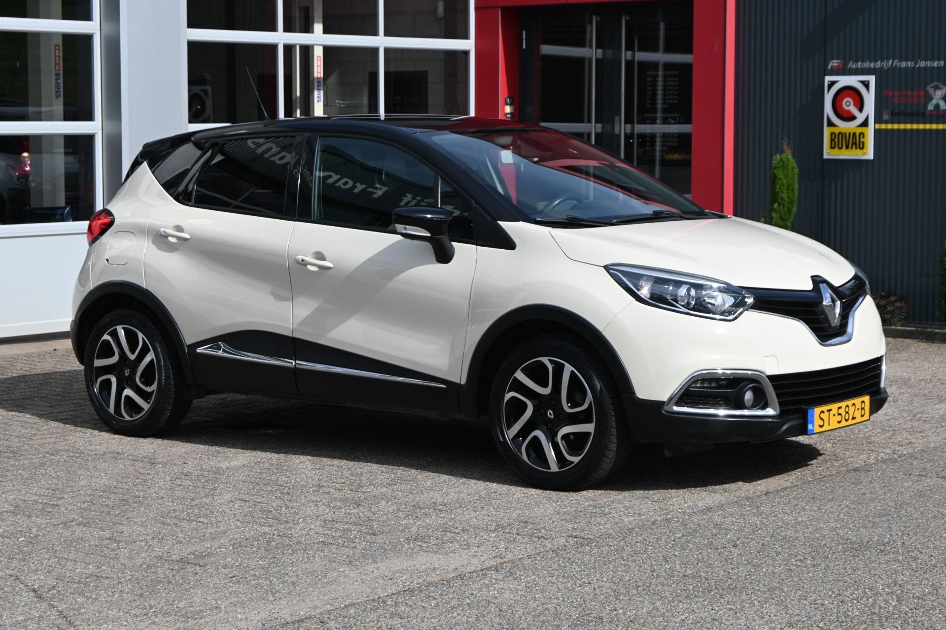 Renault Captur 0.9 TCe Dynamique | Trekhaak | Navi | Cruise, Voorwielaandrijving, Stof, Gebruikt, Zwart