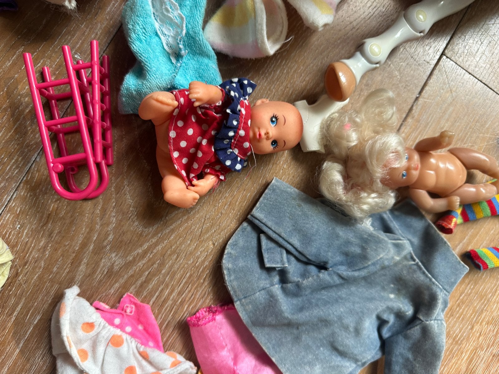 Foto 13 van Ski barbie, paarden barbie baby barbies en veel accessoires