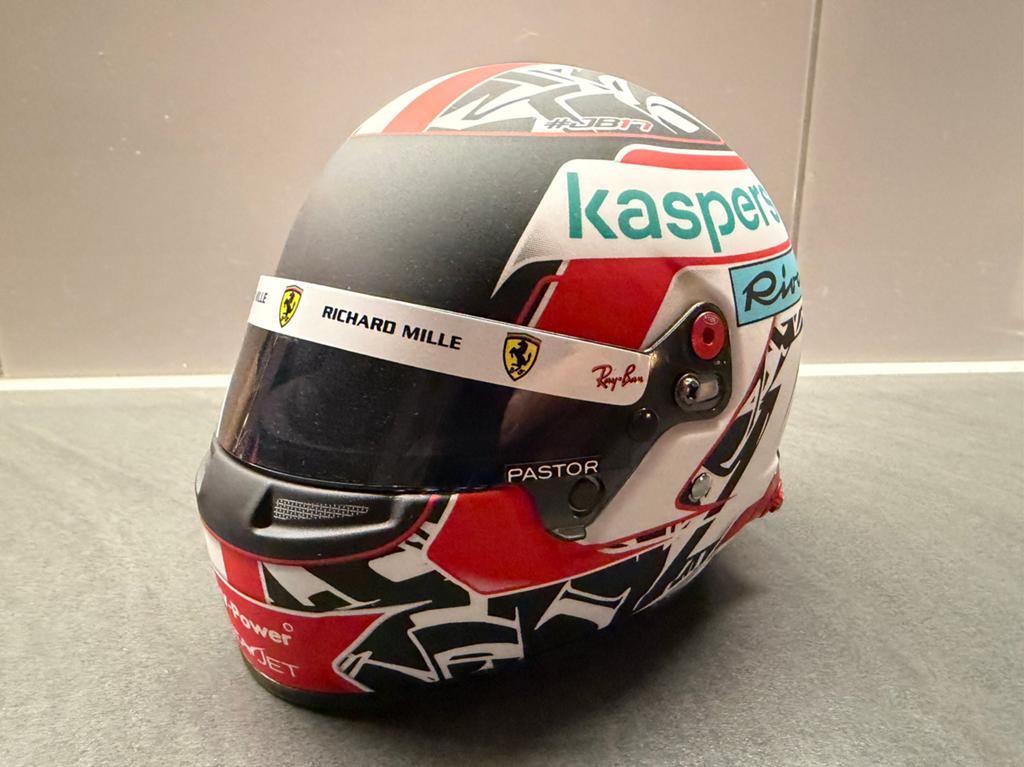 Charles Leclerc Helm Ferrari 2021 1:2, Ophalen of Verzenden, Zo goed als nieuw, Formule 1