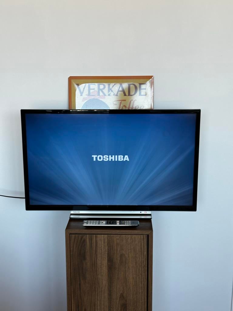 Toshiba LCD Kleuren TV 32L3733DG, Audio, Tv en Foto, Televisies, Ophalen, Toshiba, 50 Hz, LCD