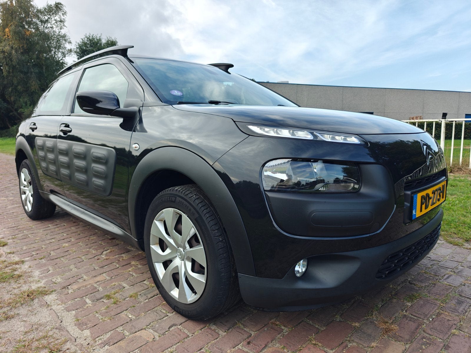 Citroën C4 Cactus 1.2 VTI 82 2017 Zwart Clima Cruise Trekhaa, Voorwielaandrijving, Dealer onderhouden, Stof, 1199 cc