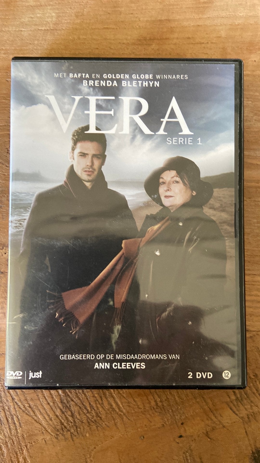 Seizoen 1 van Vera, Engels, Seizoen 1, Misdaad, Nederlands
