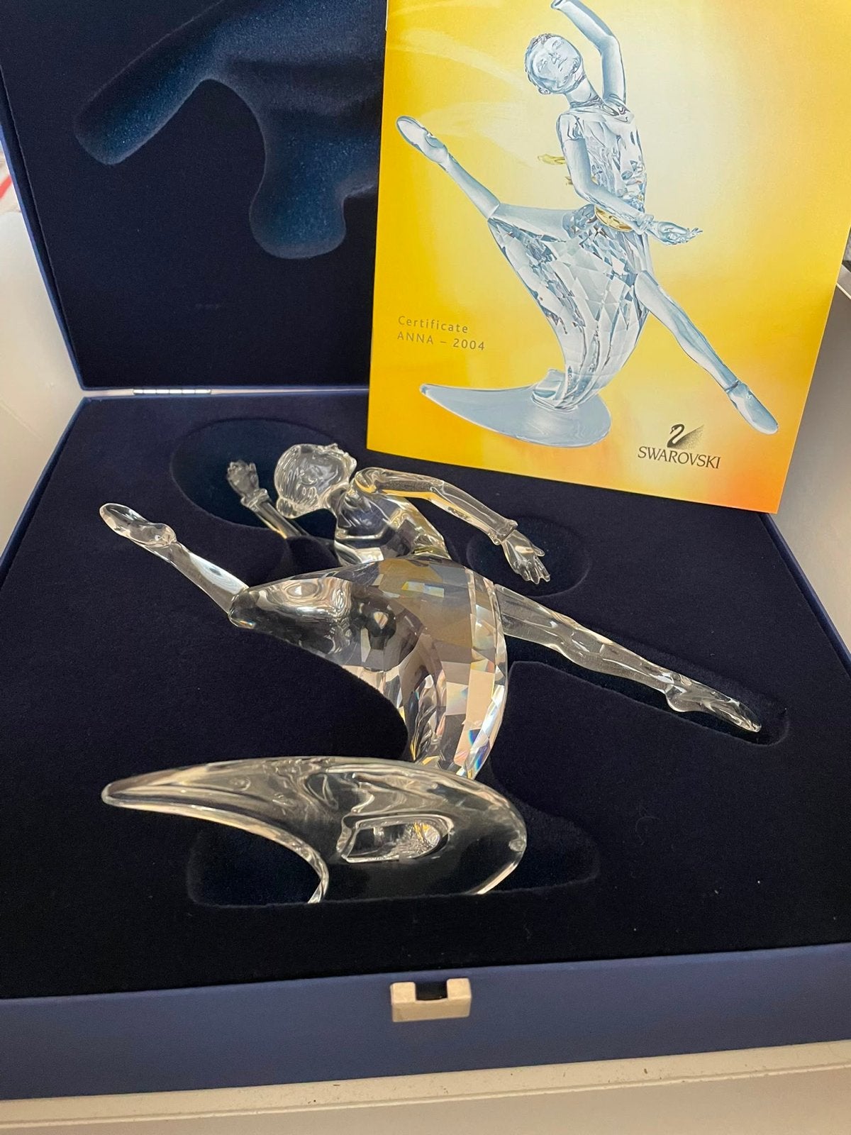 Swarovski Jaarstuk Anna 2004 met doos en certificaat, Ophalen of Verzenden, Zo goed als nieuw, Figuurtje