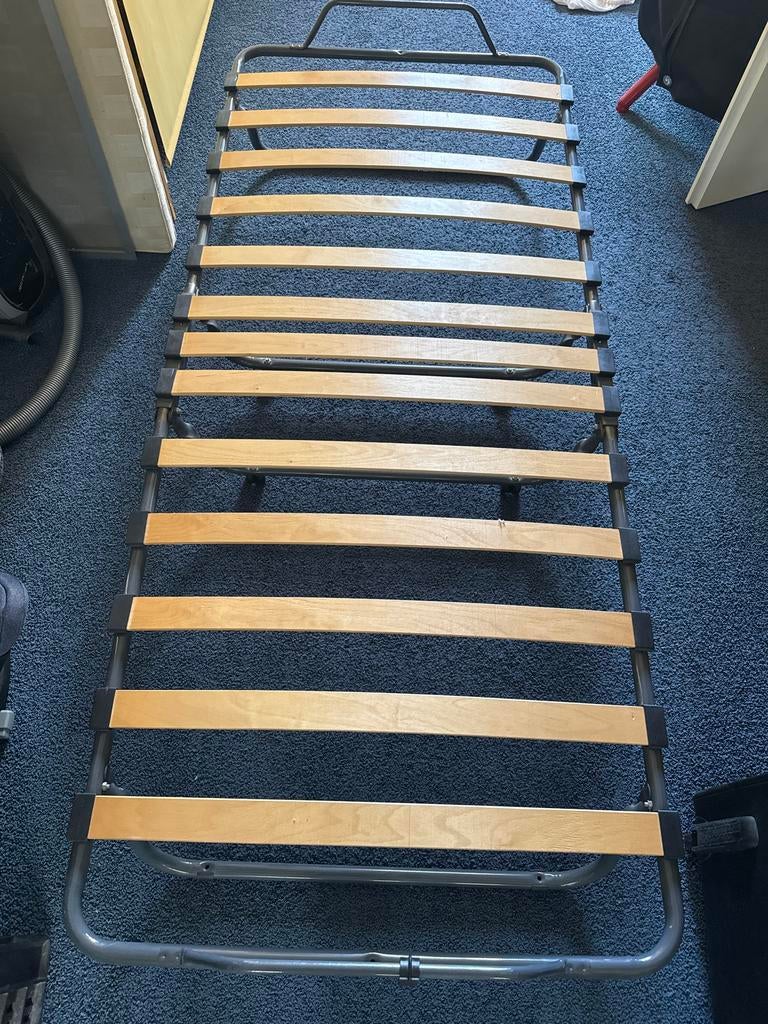 Opvouwbaar bedframe met lattenbodem - Ideaal voor logees, Huis en Inrichting, Slaapkamer | Bedden, Ophalen, Verstelbaar, Eenpersoons