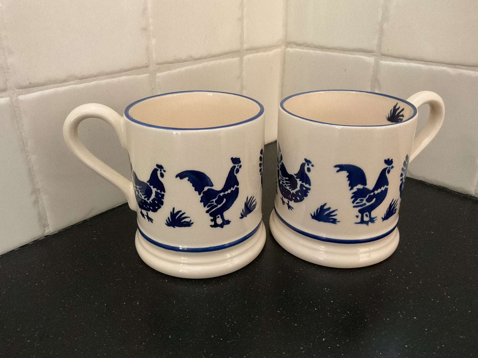 Emma Bridgewater blue hens mokken, Ophalen of Verzenden, Aardewerk, Overige stijlen, Kop(pen) en/of Schotel(s)