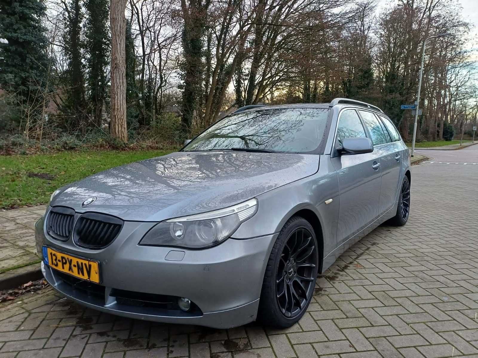 BMW 5-serie Touring 525i High Executive, 13-PX-NV, Auto's, Automaat, Achterwielaandrijving, Gebruikt, 2000 kg