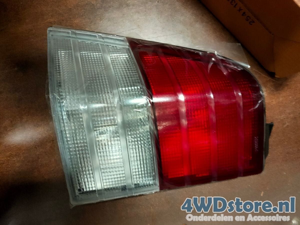 Ssangyong Musso Achterlicht plus kofferklep gedeelte Links 8, Auto-onderdelen, Verlichting, -, -, Nieuw, Ophalen of Verzenden
