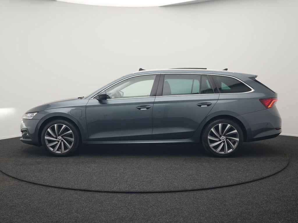 Skoda Octavia Combi 1.4 TSI Sportline Business PHEV 204pk De, Auto's, Gebruikt, Octavia, Adaptive Cruise Control, Voorwielaandrijving