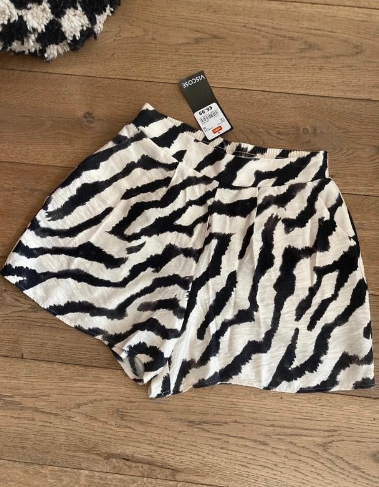 Wibra shorts zebra streep broekje short 36 oversized, Kleding | Dames, Kort, Wit, Nieuw, Ophalen of Verzenden