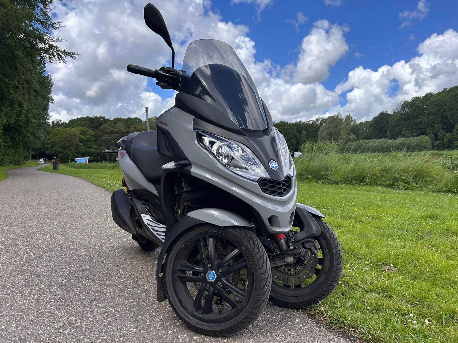 Mp3 300cc hpe Sport - special occassion - well maintained
