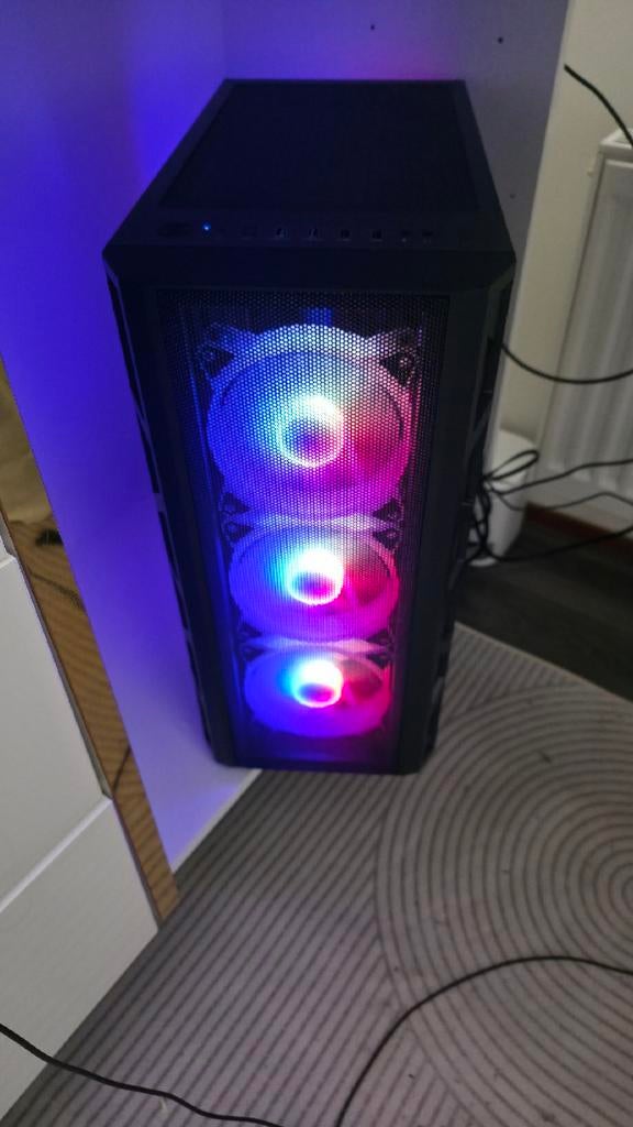 Desktop PC met RGB verlichting, Ophalen of Verzenden, Zo goed als nieuw, Gaming, SSD