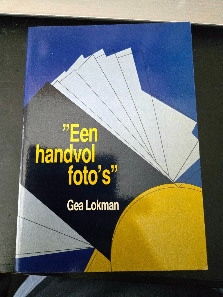 boek "Een handvol foto's" is geschreven door Gea Lokman., Ophalen, Fictie algemeen, Gea Lokman, Zo goed als nieuw