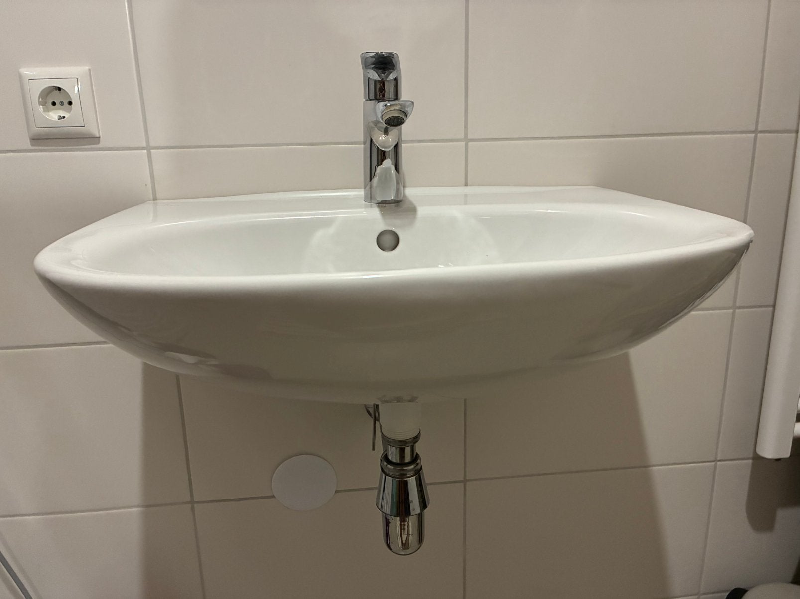 Wastafel villeroy Boch met kraan Hans Grohe, Huis en Inrichting, Badkamer | Badkamermeubels, Ophalen, 50 tot 100 cm, Zo goed als nieuw