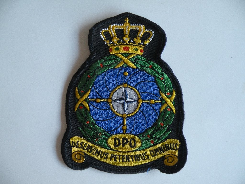 KLu RNLAF DEFENSIE PIJPLEIDING ORGANISATIE LARGE CREST PATCH, Ophalen of Verzenden, Zo goed als nieuw, Patch, Badge of Embleem