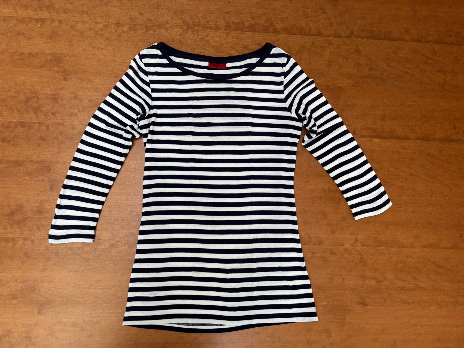 Hugo Boss t shirt, Kleding | Dames, T-shirts, Overige kleuren, Ophalen of Verzenden, Zo goed als nieuw, Lange mouw